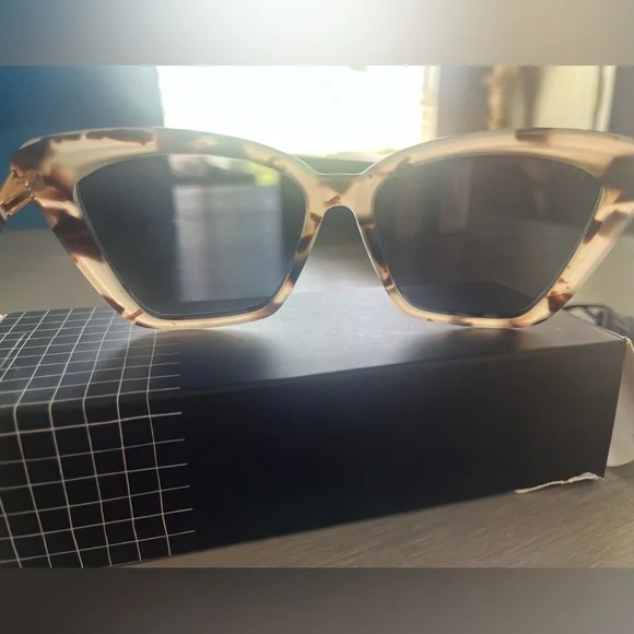 DIFF Eyewear Becky II Cream Tortoise Grey Polarized Sunglasses - Picture 8 of 15